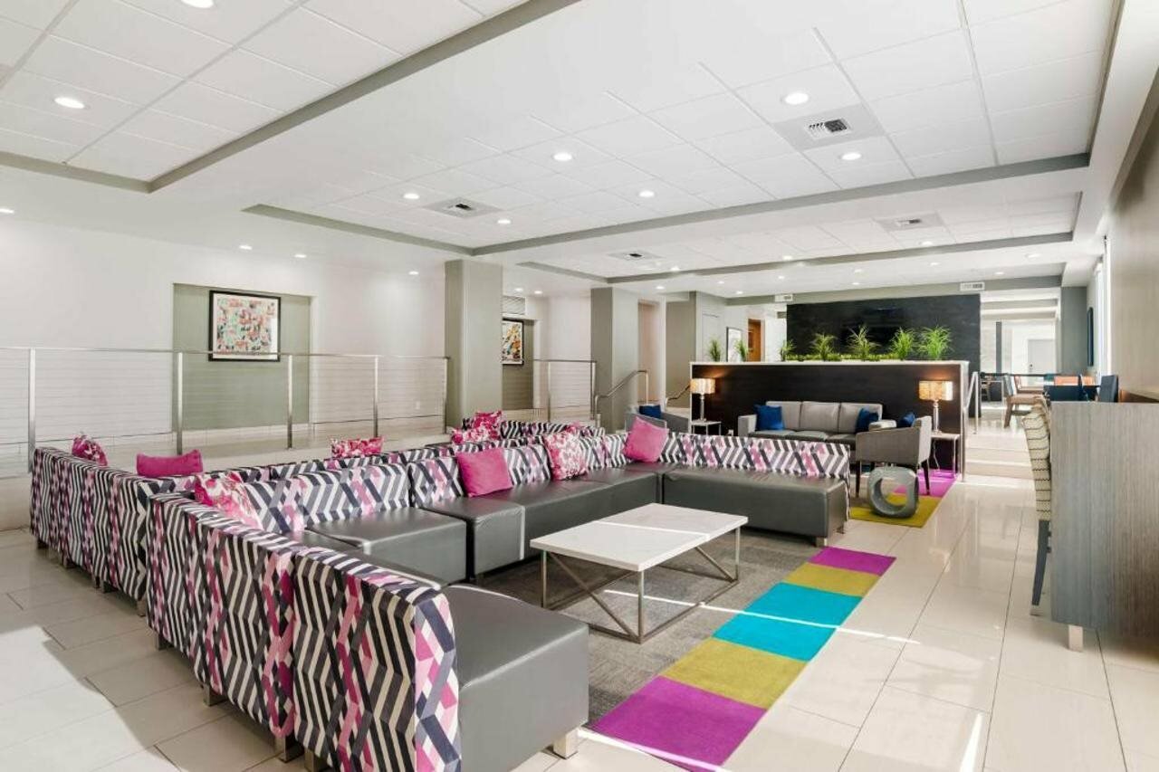 Фото Best Western Plus Commerce Hotel