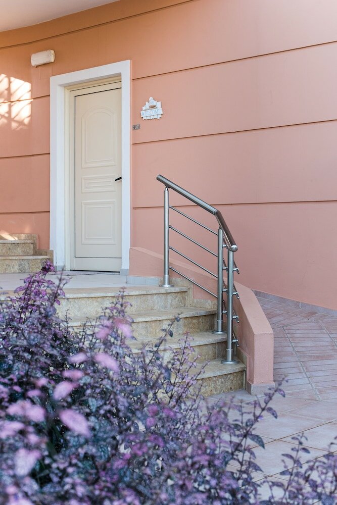 Фото King's Village Apartments