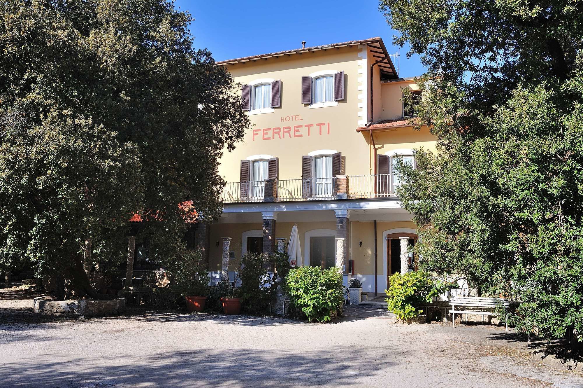 Фото отеля 1