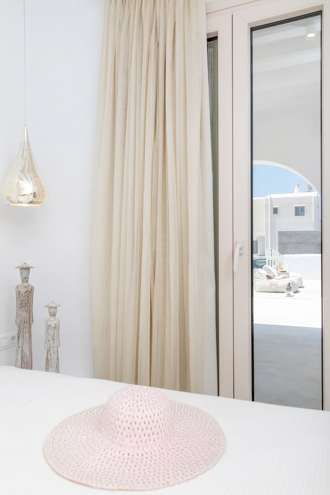 Фото Naxian Lounge Villas