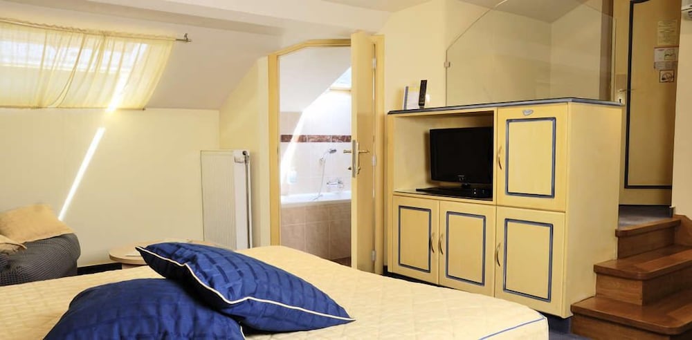 Фото Les Reflets Jaunes