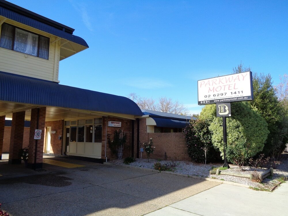 Фото Parkway Motel