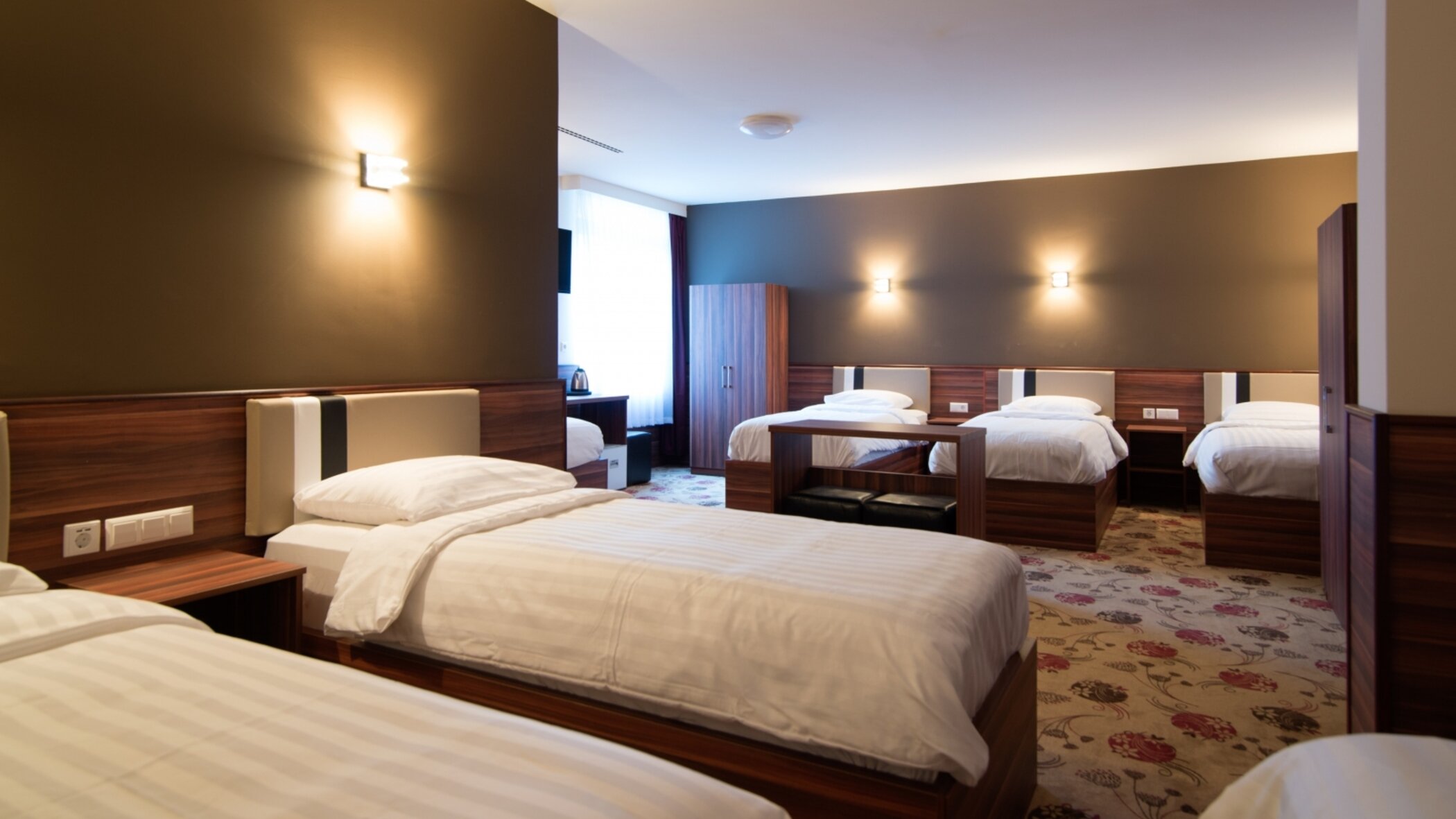 Фото Hotel King's Court