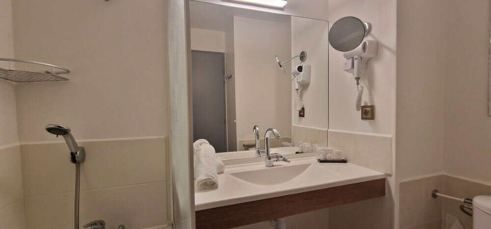 Фото Kyriad Direct Arpajon