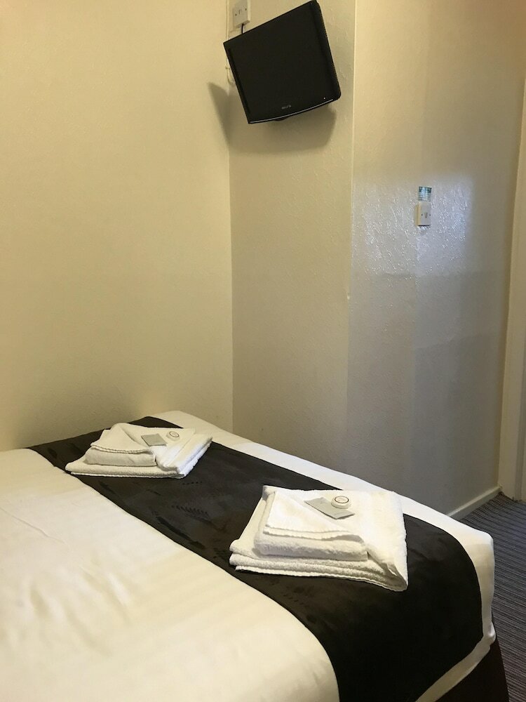 Фото The Feathers Hotel