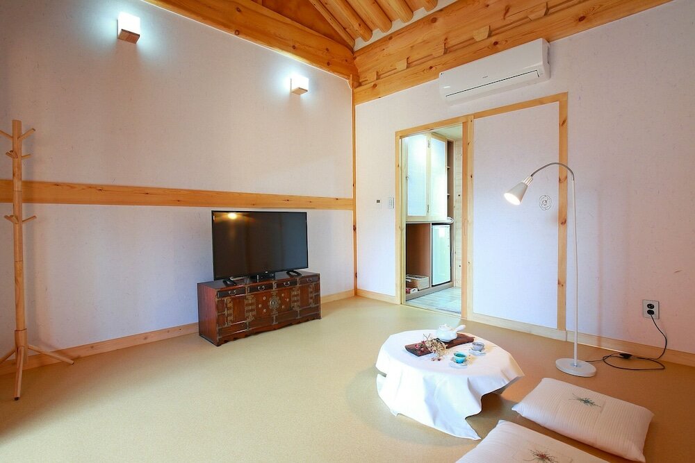 Фото Wiyeonjae Hanok Stay