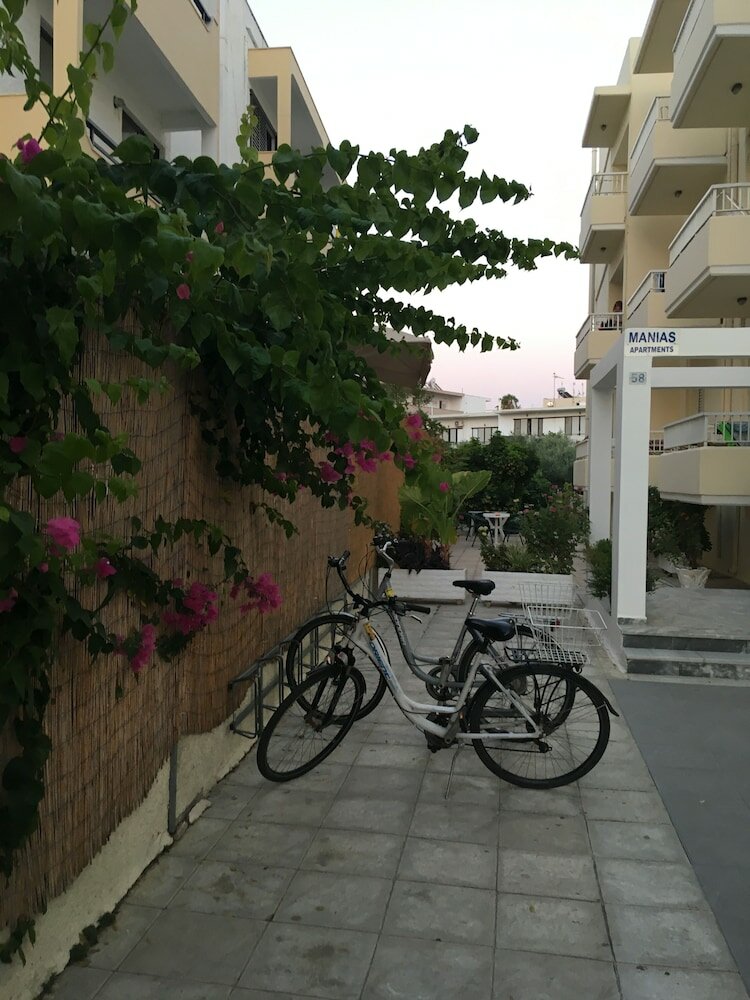 Фото Manias Apartments