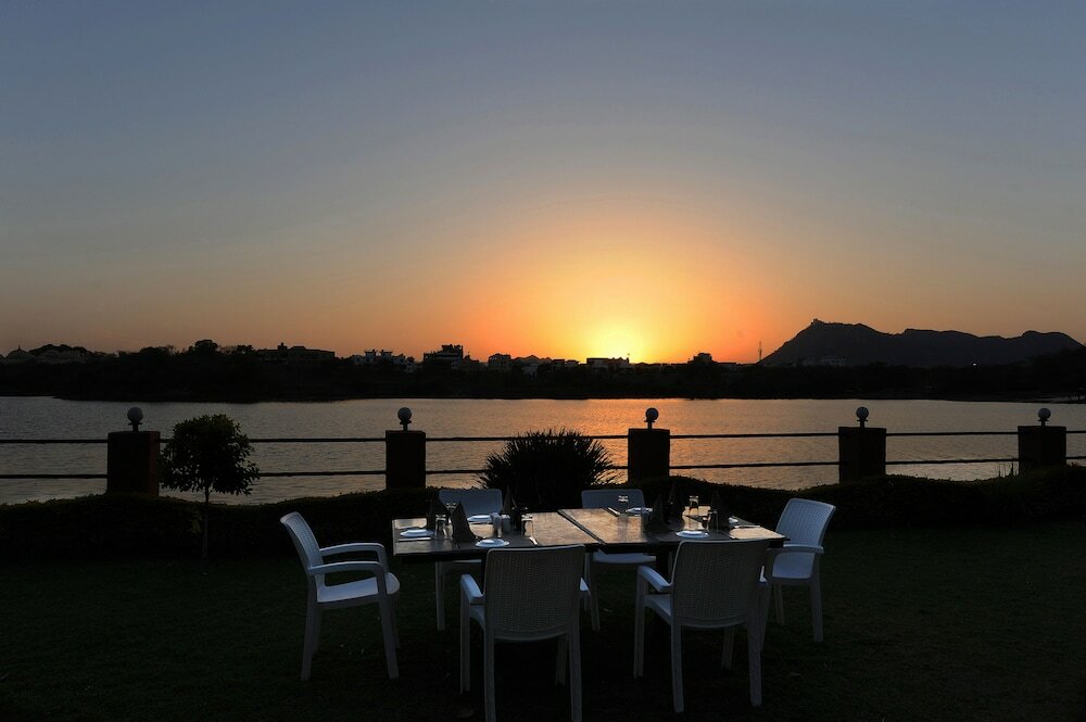 Фото Shree Vilas Orchid-By Lake Pichhola, Udaipur