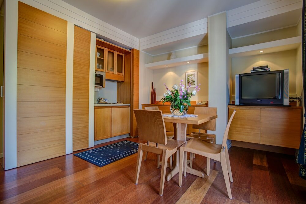 Фото Aparthotel England