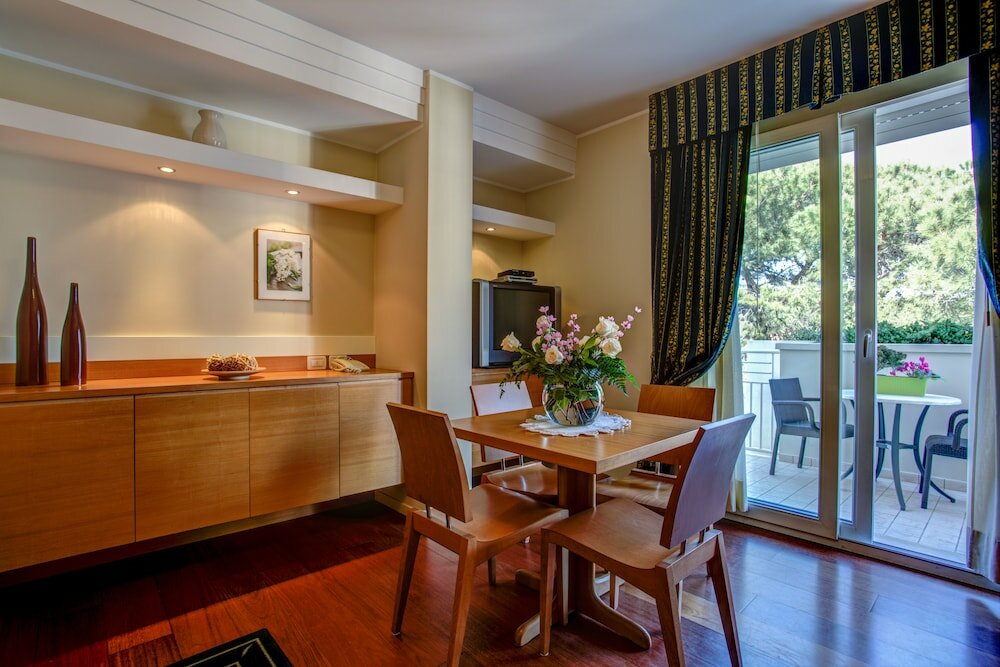 Фото Aparthotel England