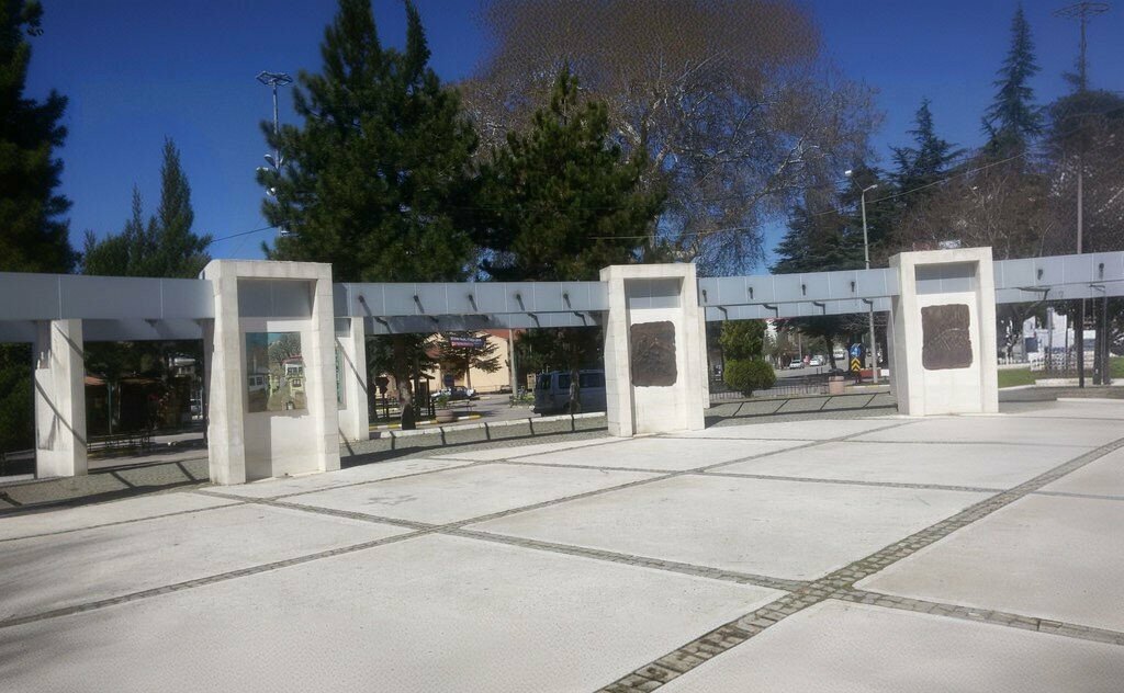 Shopping mall Miryokefalon Square, Yalvac, photo