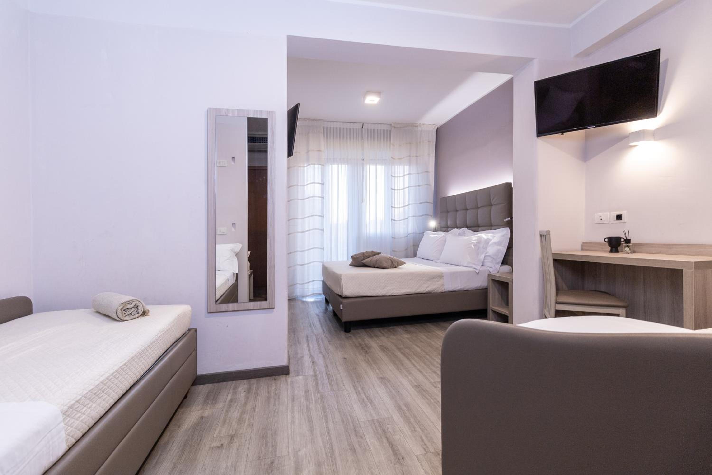 Фото отеля 2