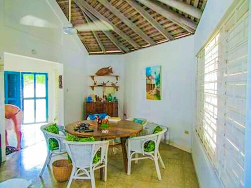 Гостиница Villa Island Breeze в Трелони