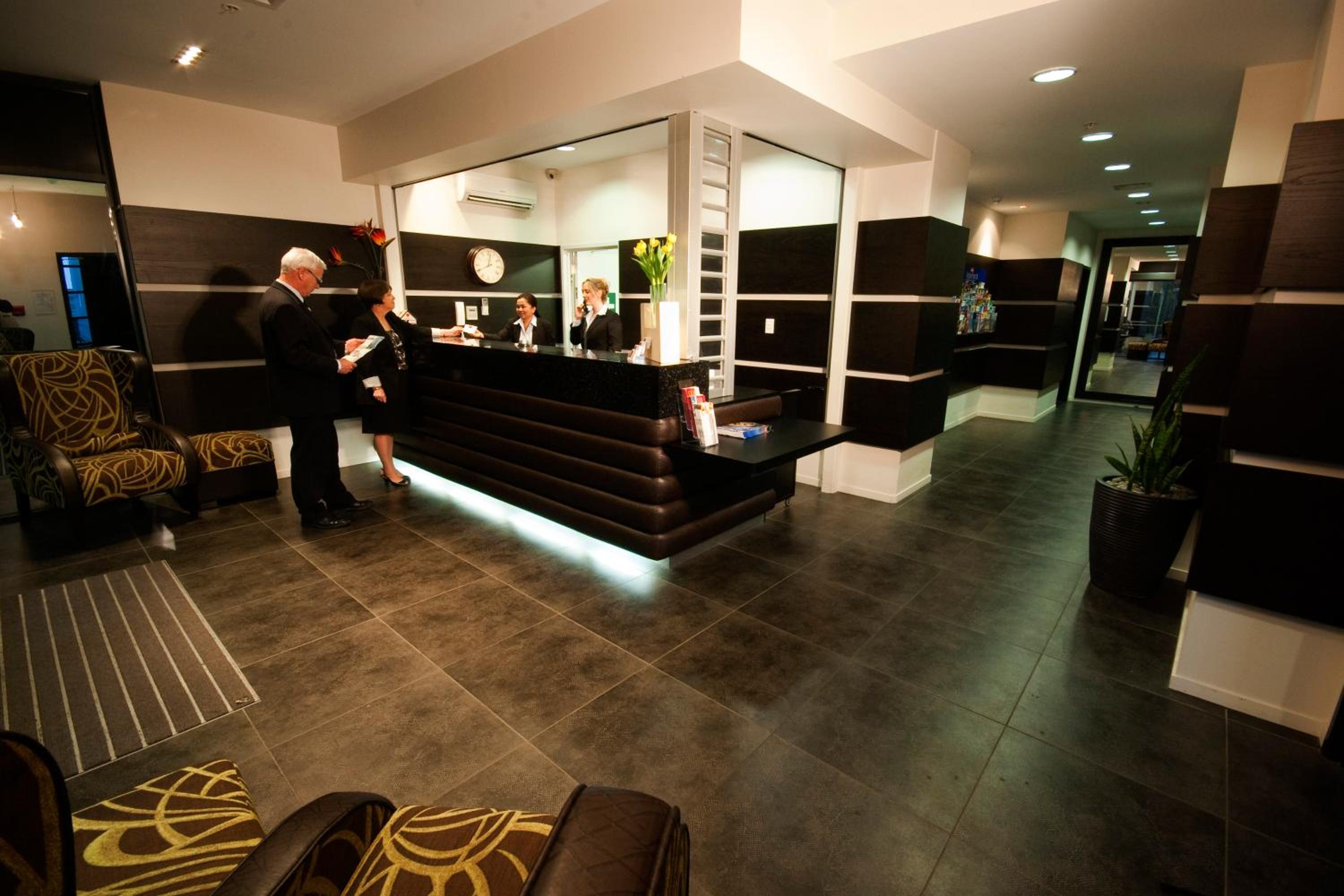 Фото Nesuto St Martins Apartment Hotel