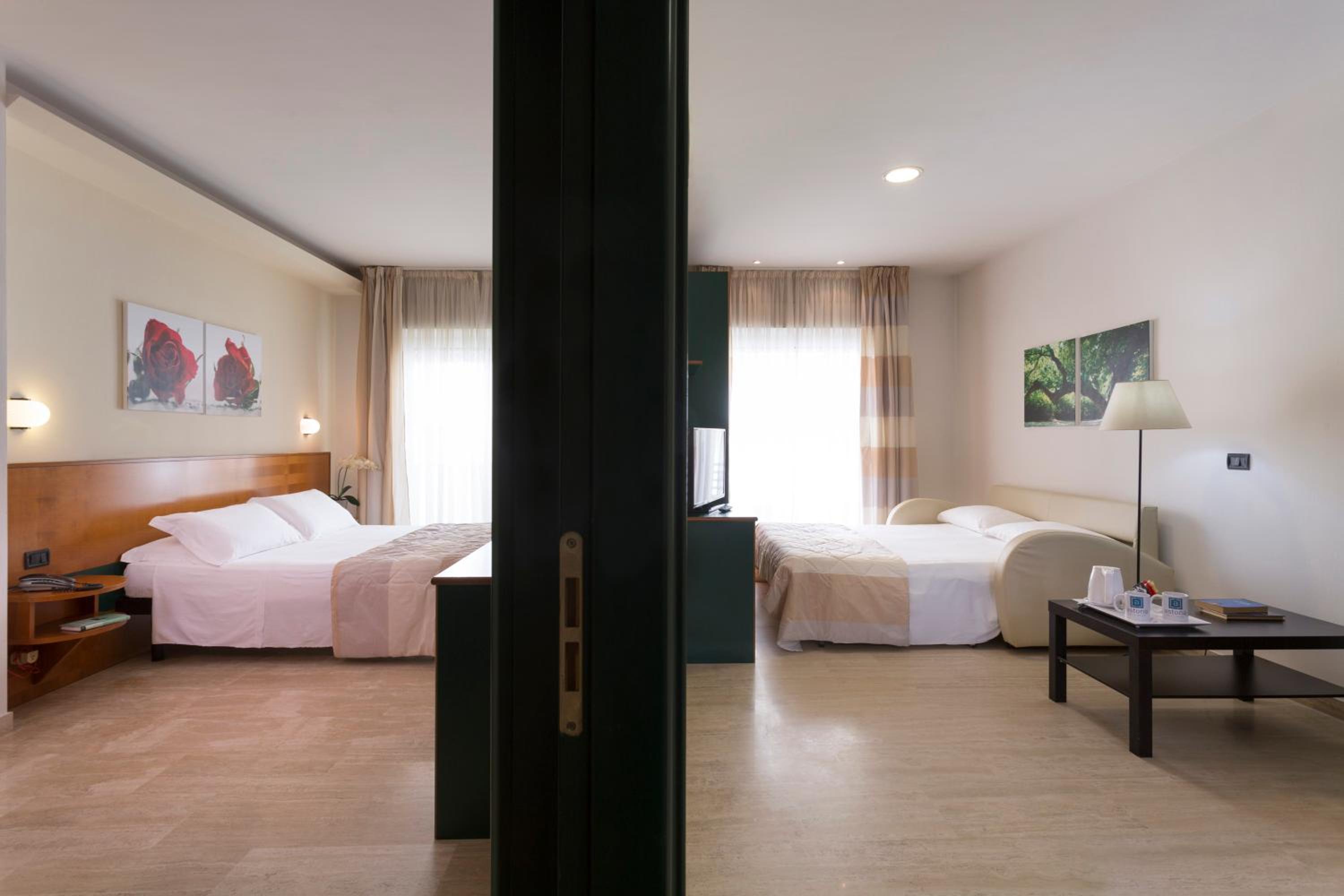 Фото Astoria Suite Hotel