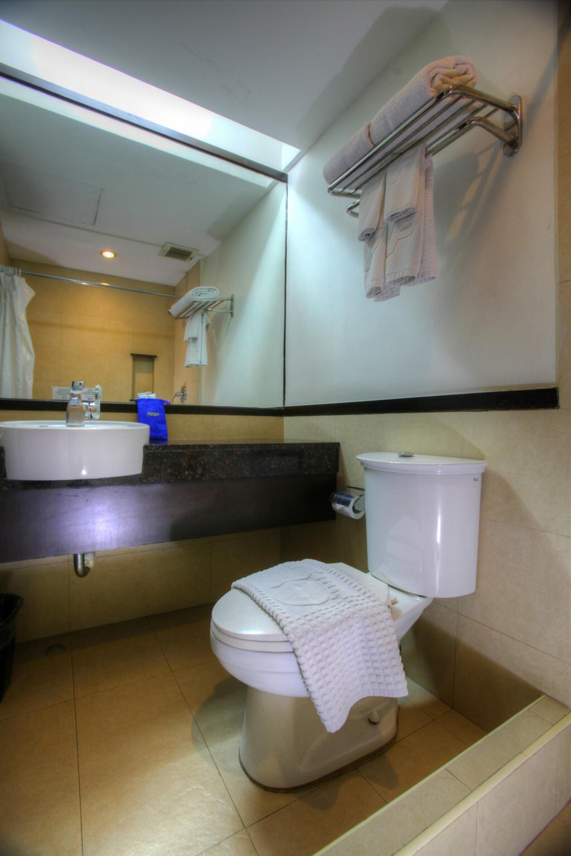 Фото Fersal Hotel Neptune Makati