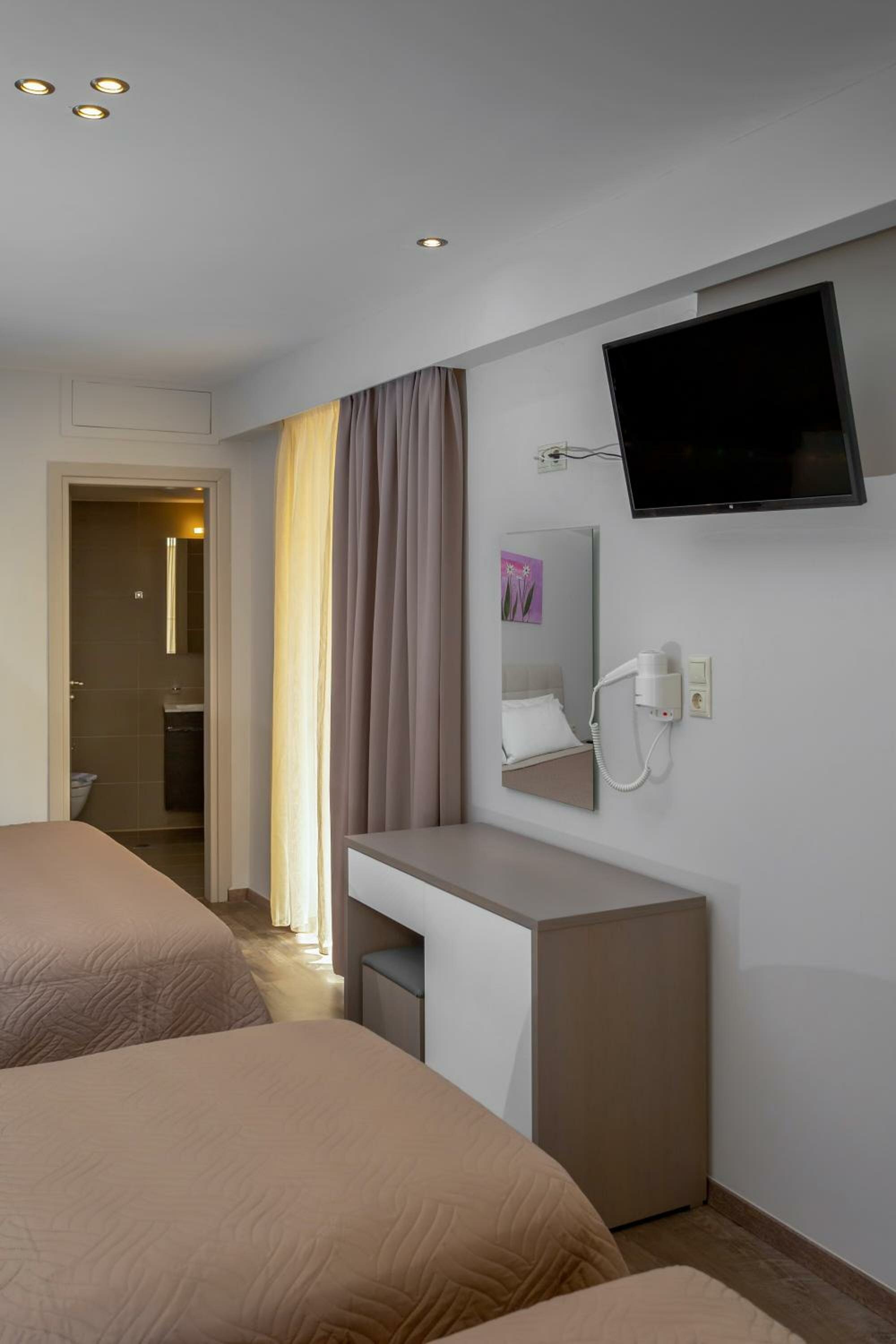 Фото Irini Hotel