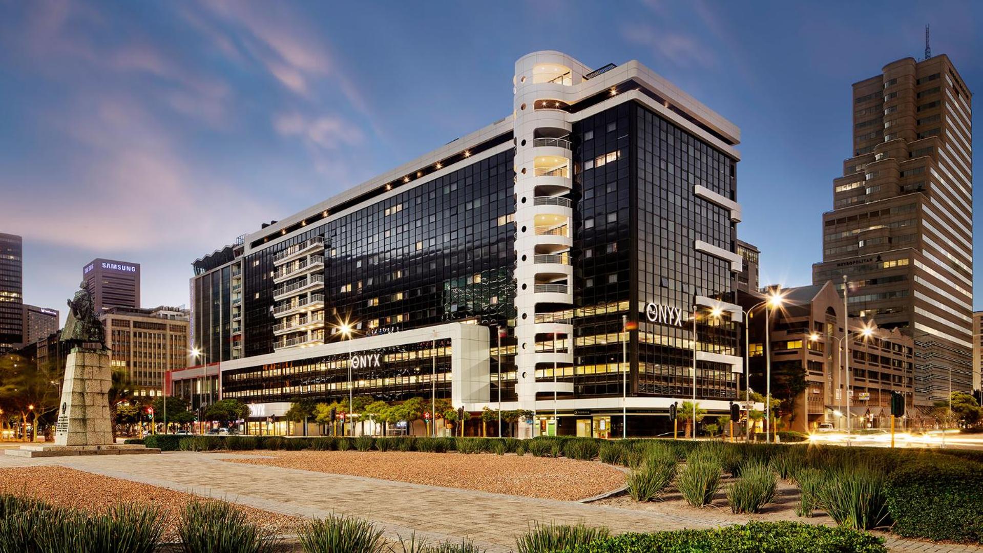 Фото The Onyx Apartment Hotel