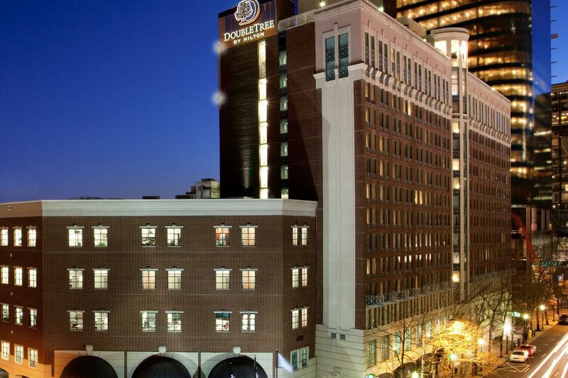 Гостиница DoubleTree by Hilton Charlotte City Center в Шарлотте