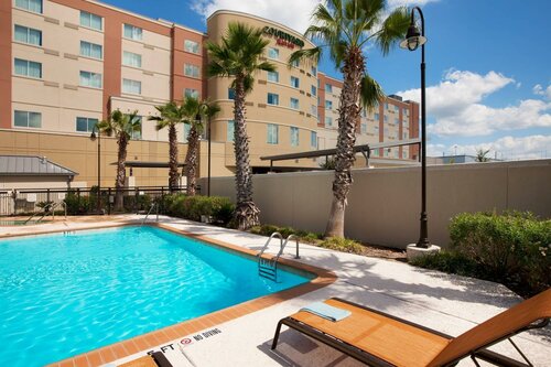 Гостиница Courtyard by Marriott Houston Pearland