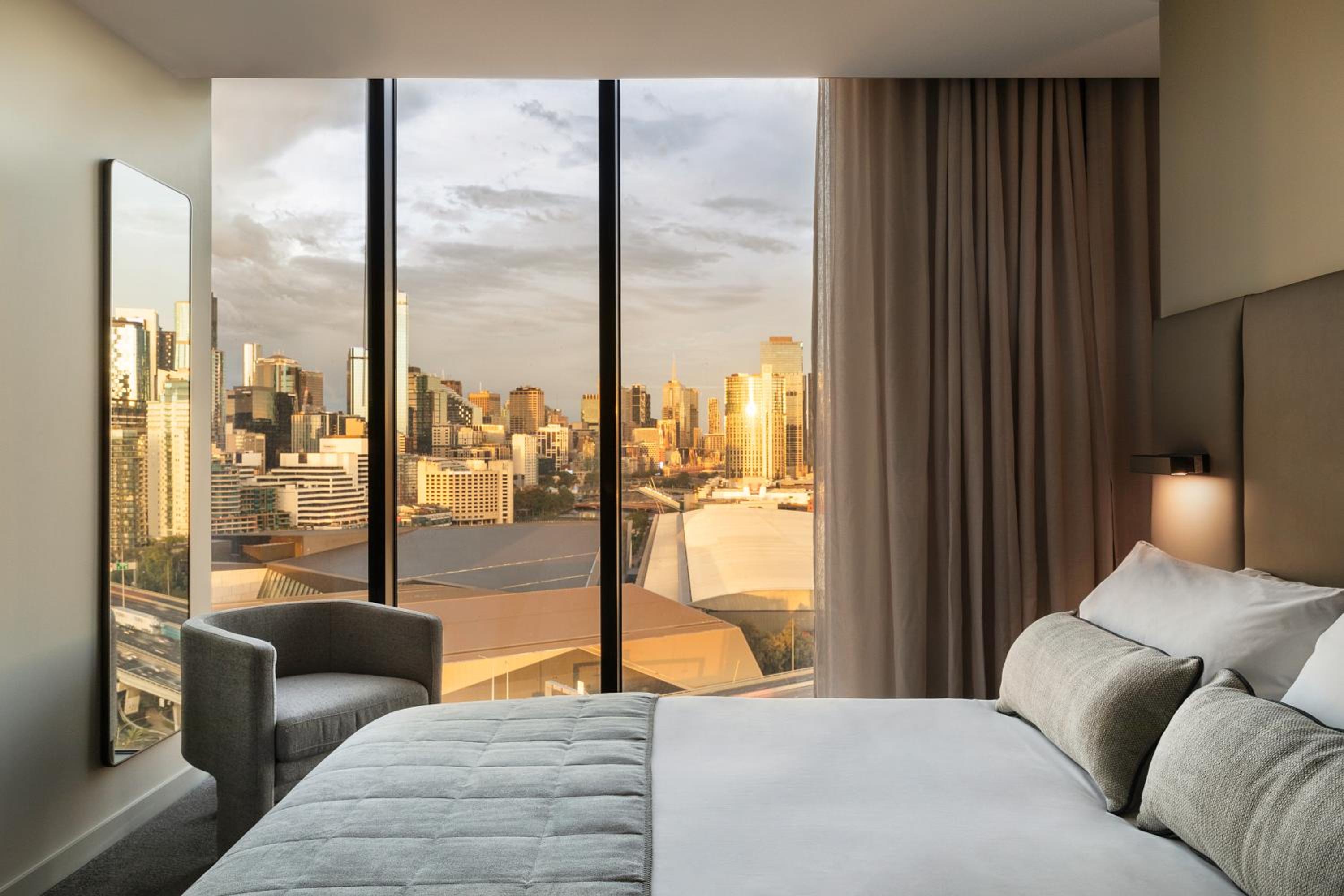 Фото Oakwood Premier Melbourne