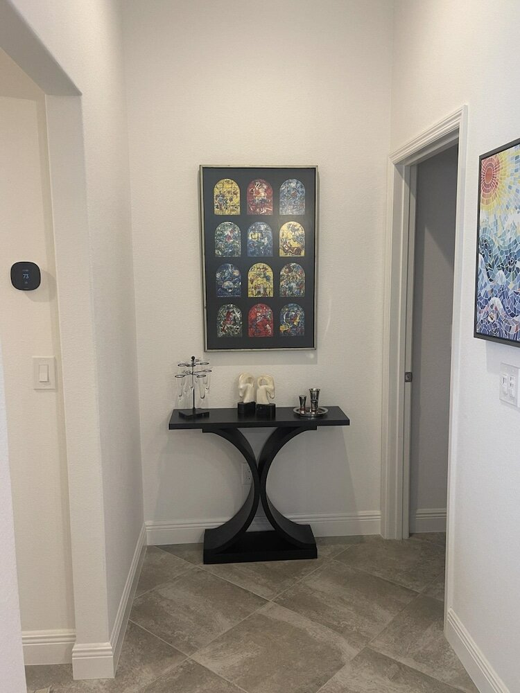 Фото Designer Home In Saint Catherine