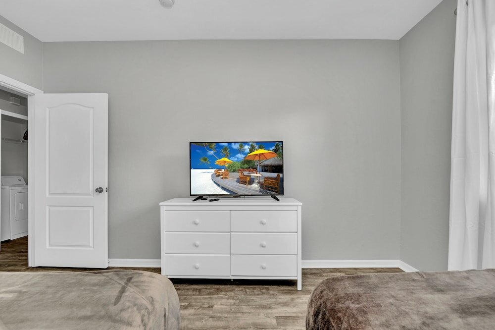 Фото Runaway Beach Club Resort