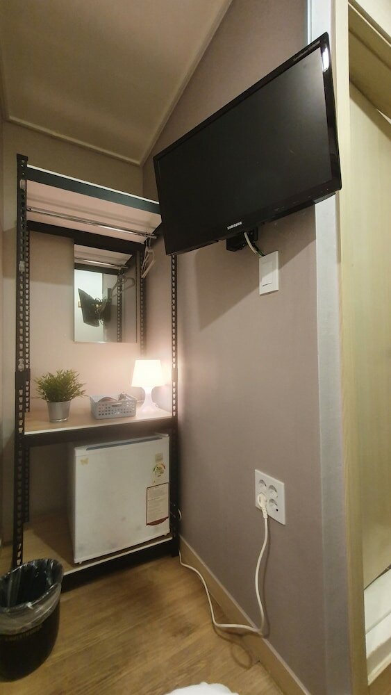 Фото Oyo Hostel Myeongdong 1