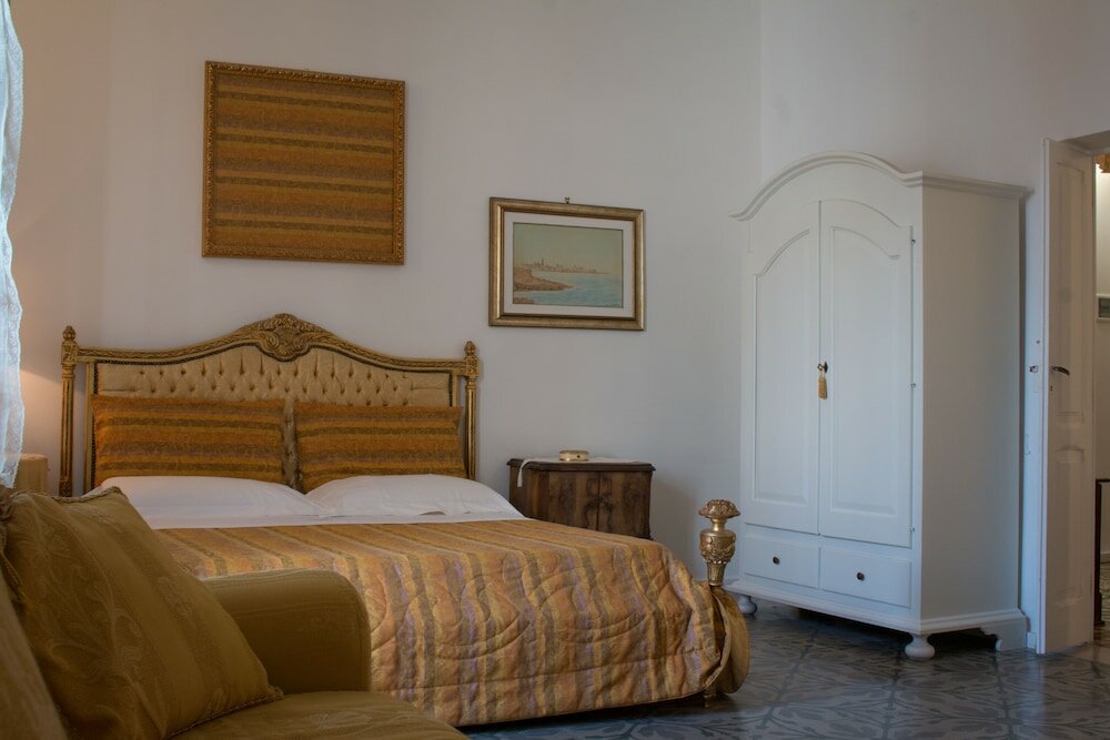 Фото Holiday Monopoli Via dell'Erba 8