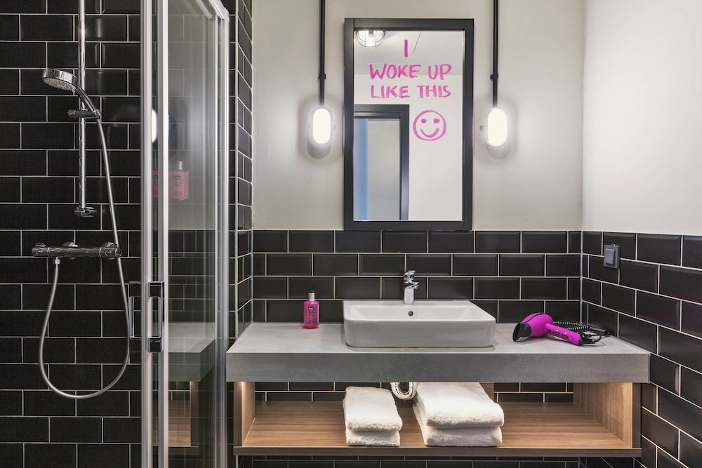 Фото Moxy Duesseldorf South