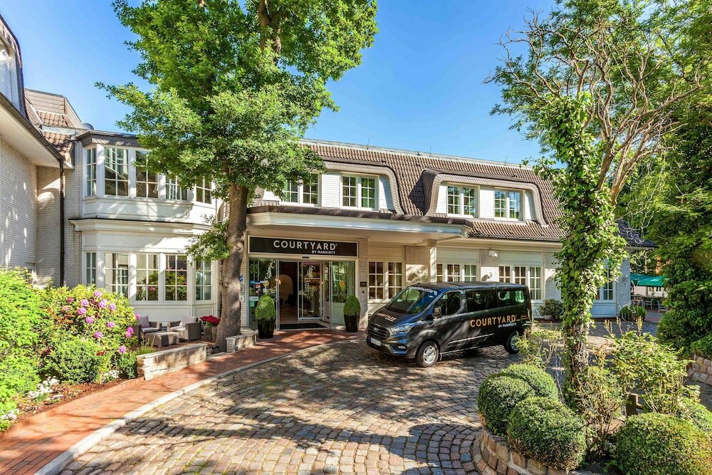 Фото Courtyard by Marriott Hamburg Airport