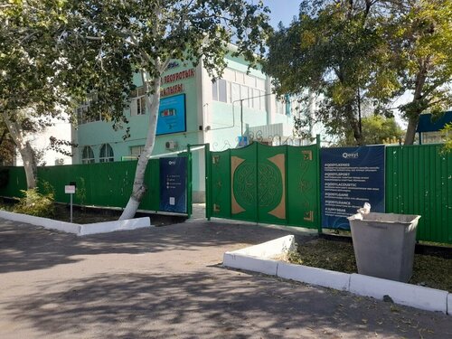 Колготкидегі ұйықтап жатқан әйелмен порно