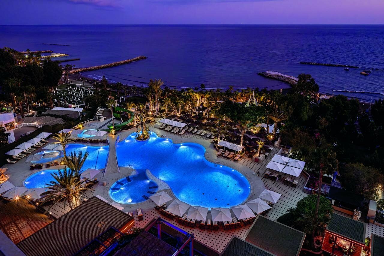 Фото Four Seasons Hotel