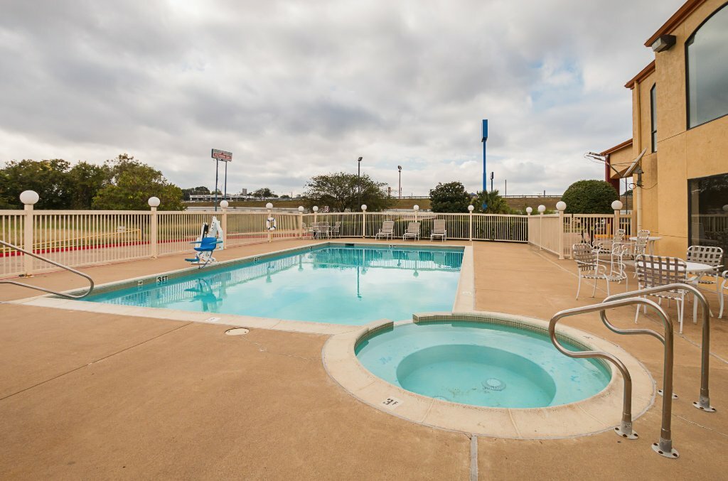 Фото Motel 6 Ennis, Tx
