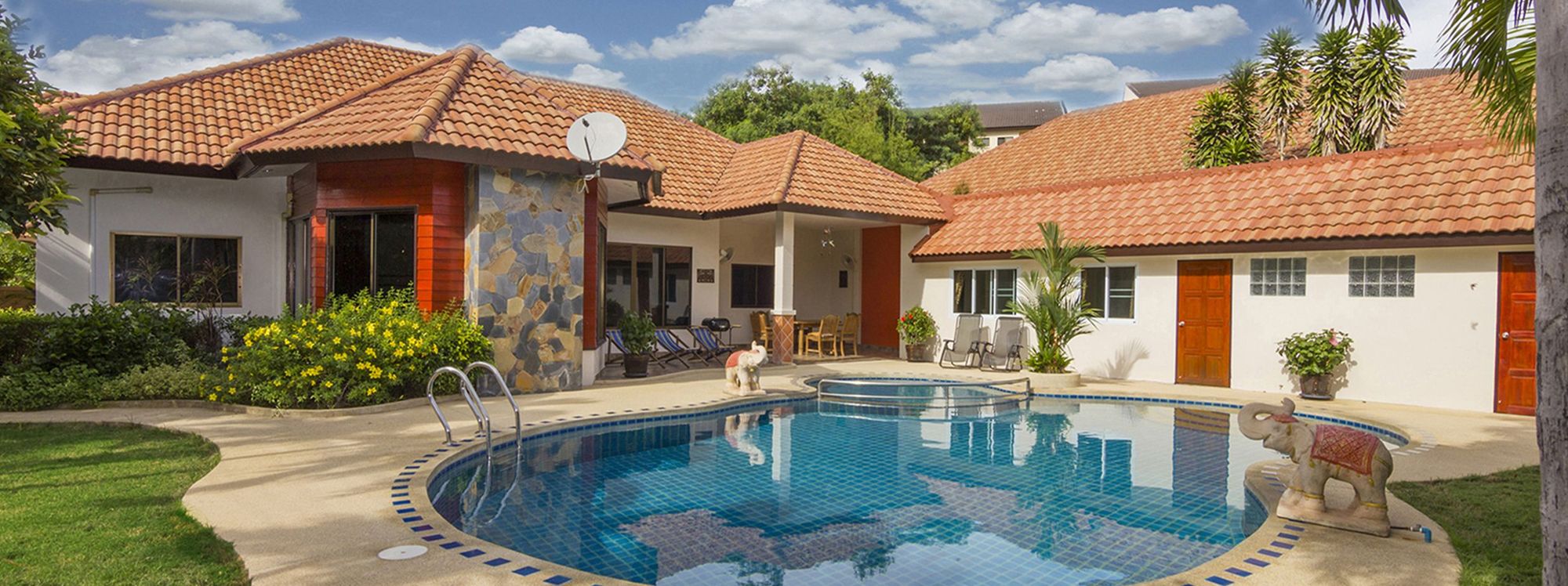 Фото Pattaya Hill, Near the City and Beach