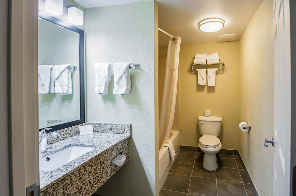 Фото Quality Inn & Suites