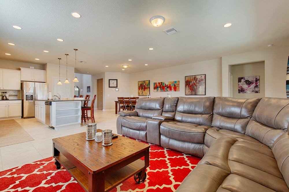 Фото Windsor At Westside № 8 - 8 Bed 6 Baths Villa