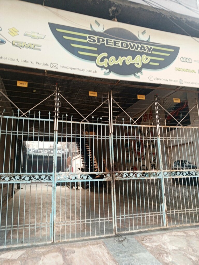 Car service, auto repair Speedway garage, Lahore, photo