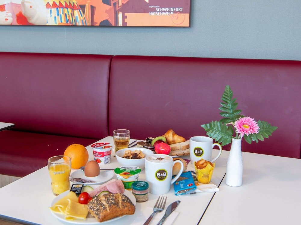 Фото B&b Hotel Schweinfurt-City