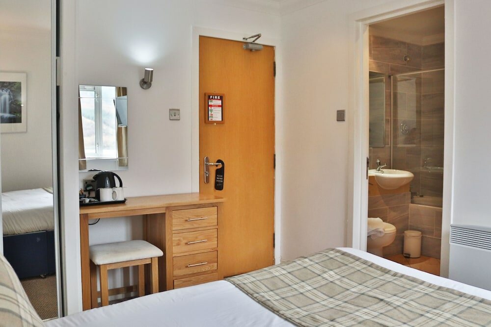 Фото Loch Long Hotel