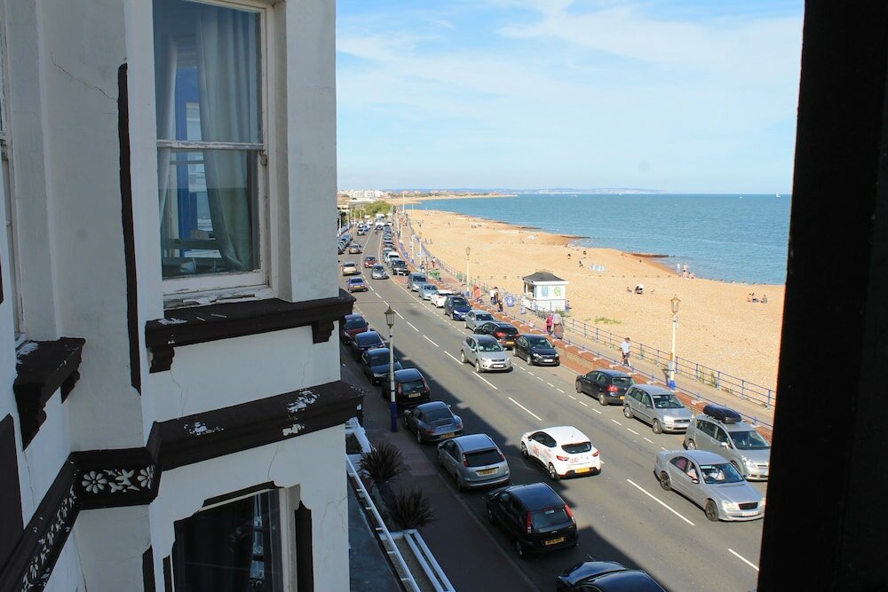 Фото The Glastonbury Hotel