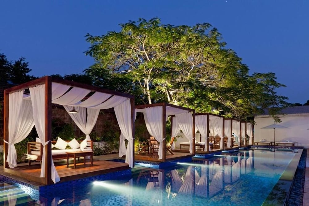 Фото SinQ Party Hotel