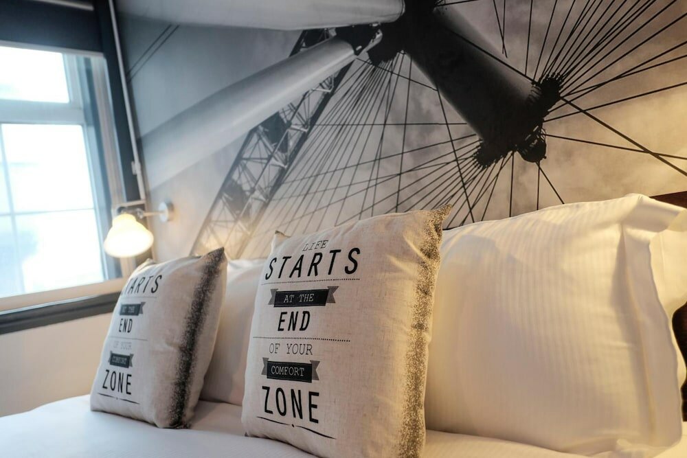 Фото The Wellington Hotel