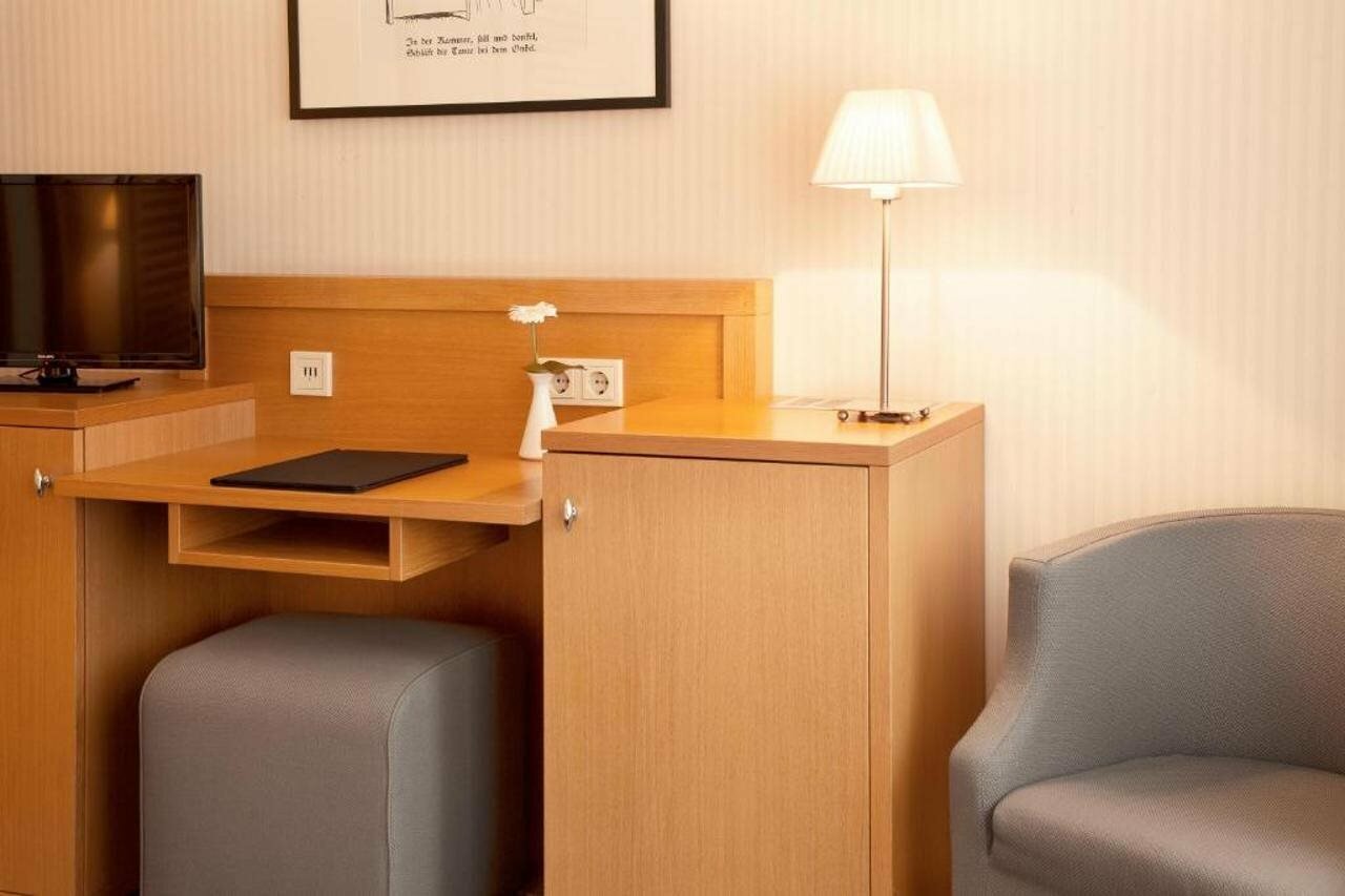 Фото Townhouse Hotel