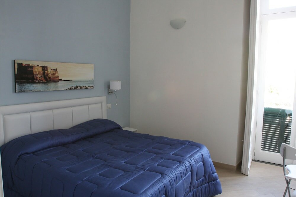 Фото Base Napoli B&b