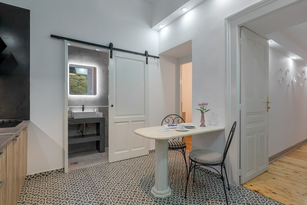 Фото 2 Mazi Suites