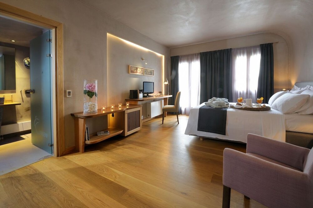 Фото Valeni Boutique Hotel