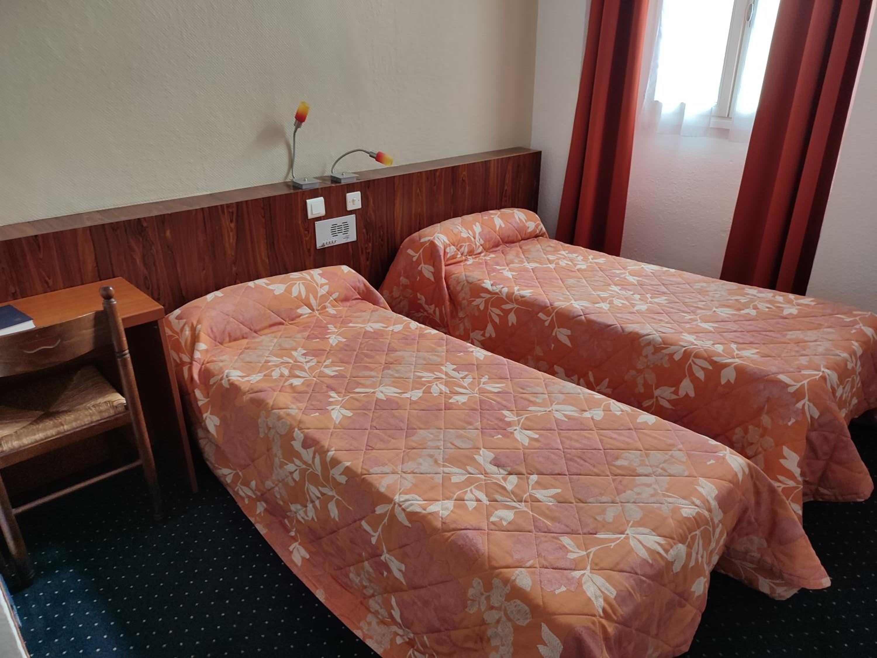 Фото Hotel du Commerce Et de Navarre