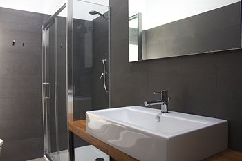 Фото Habitat Luxury Suites Accommodation