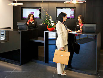 Фото Mercure Avignon Centre Palais des Papes Hotel